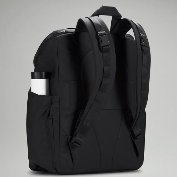 Lululemon New Parent Backpack 17L - Picture 4 of 9